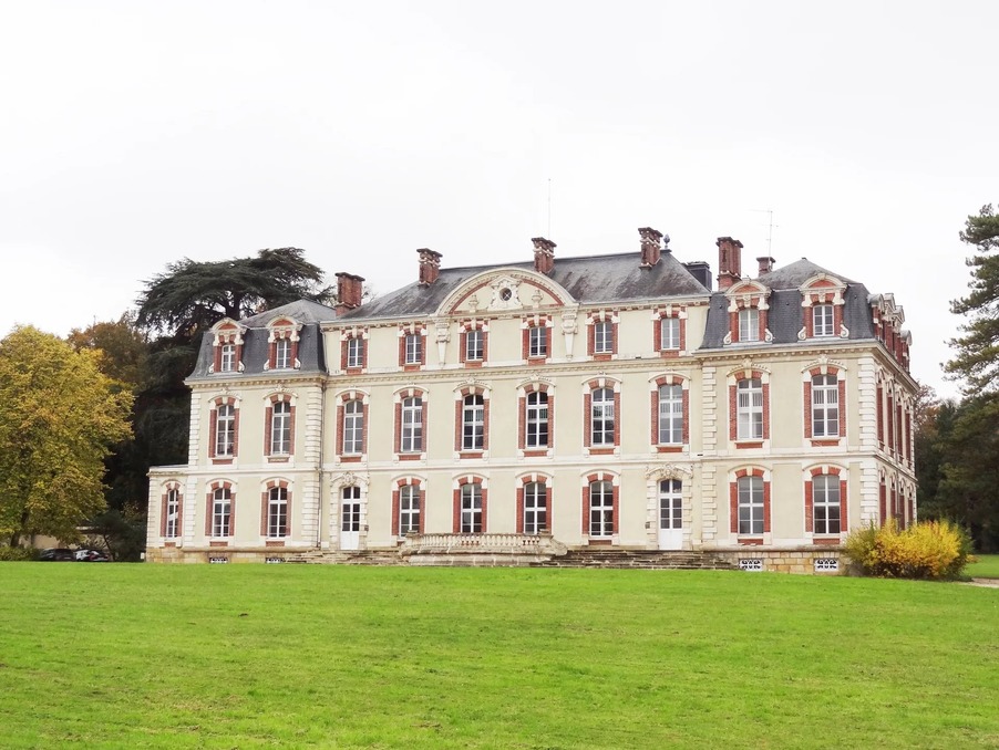 Château du XVIIIème siècle, propriété de 12,5 hectares