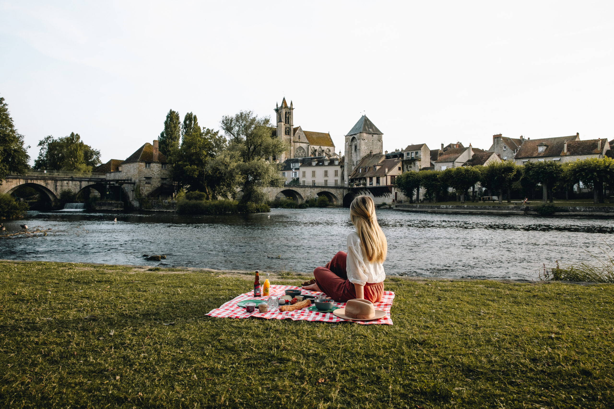 seine et marne hellotravelers piquenique berges du loing a Moret sur Loing